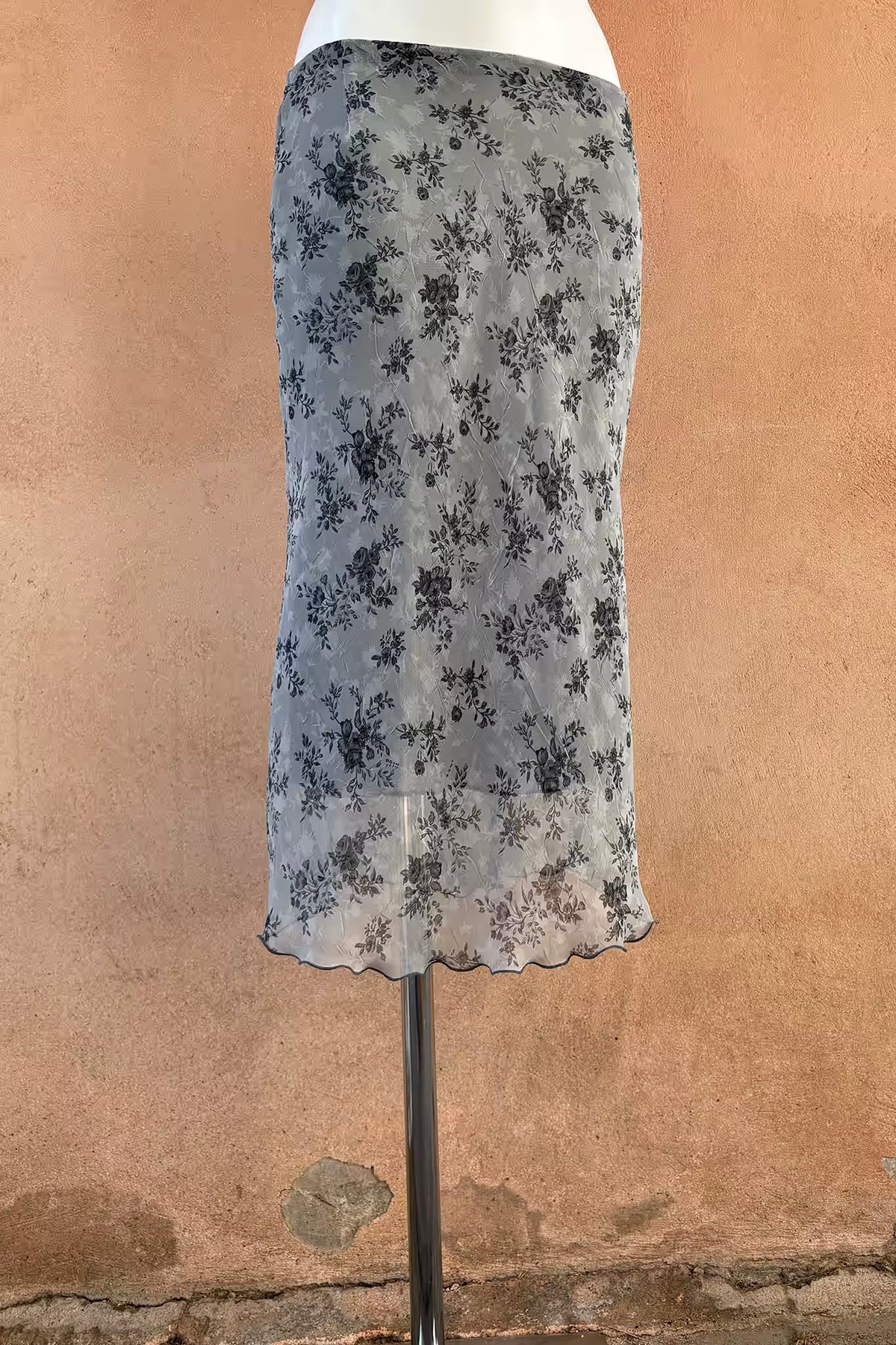 The Anna Ferrari Grey Rose Print 90s Midi Skirt