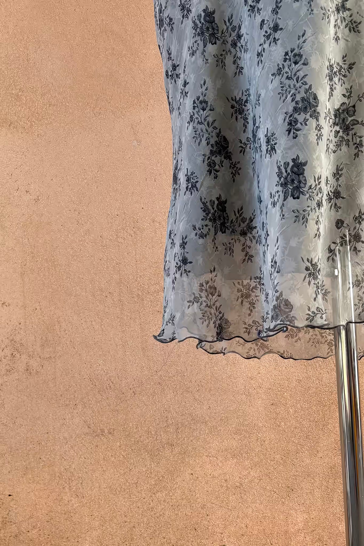 The Anna Ferrari Grey Rose Print 90s Midi Skirt
