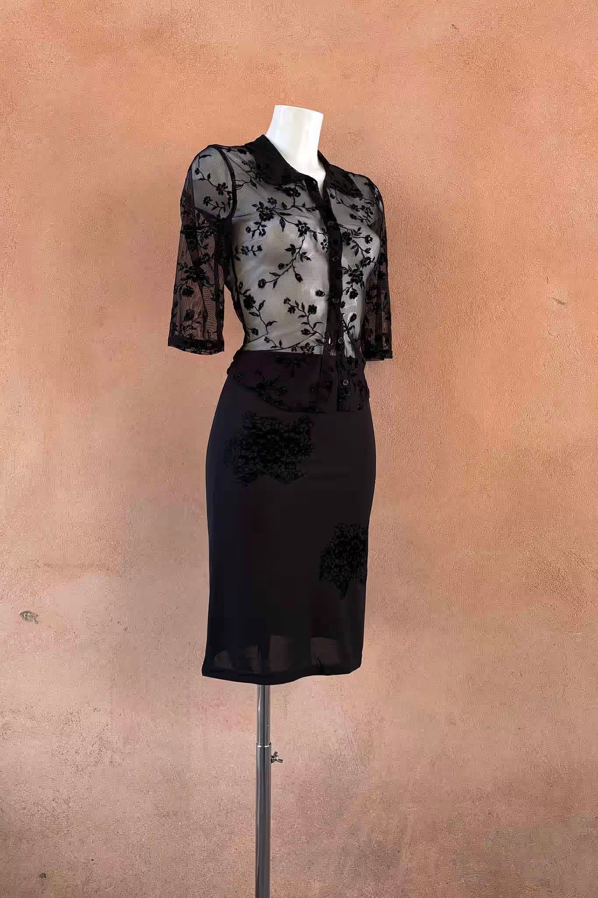 The Black Tonal Velvet Motif 90s Skirt